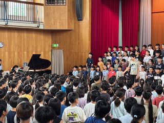 音楽にあふれる学校　～音楽集会～