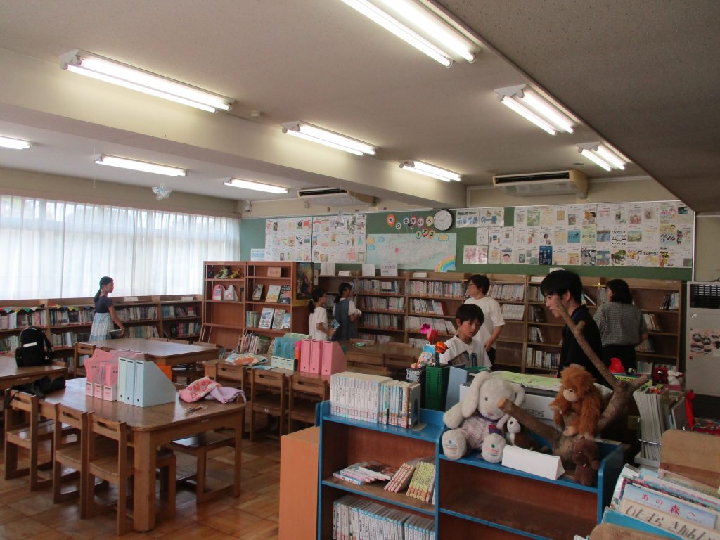 涼しい部屋で、本の世界に　～図書開放日～