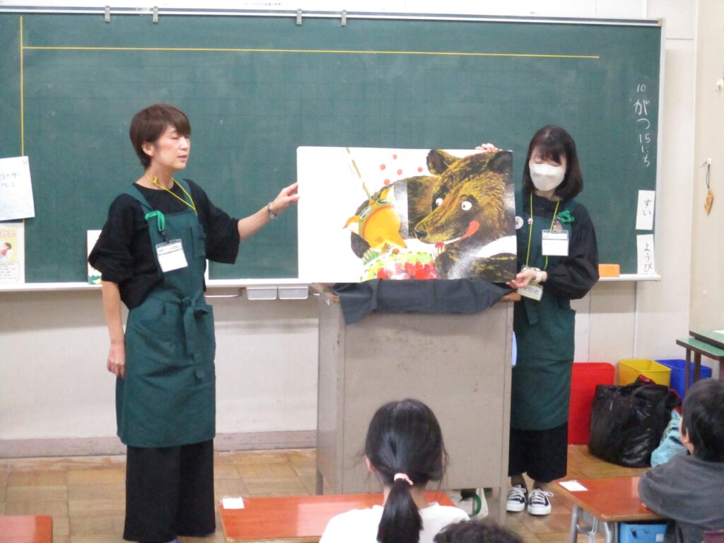 赤ちゃんでも借りられるの？　～１年　図書館員訪問～