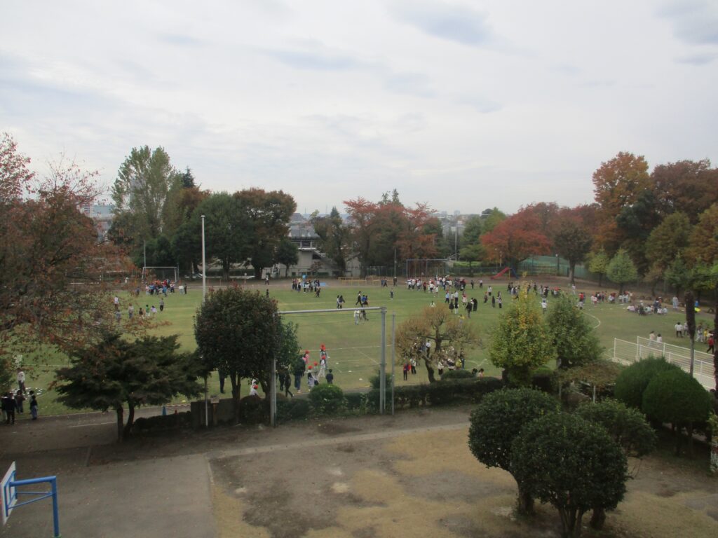 明日からの展覧会、楽しみです！　～たてわりロング遊び～