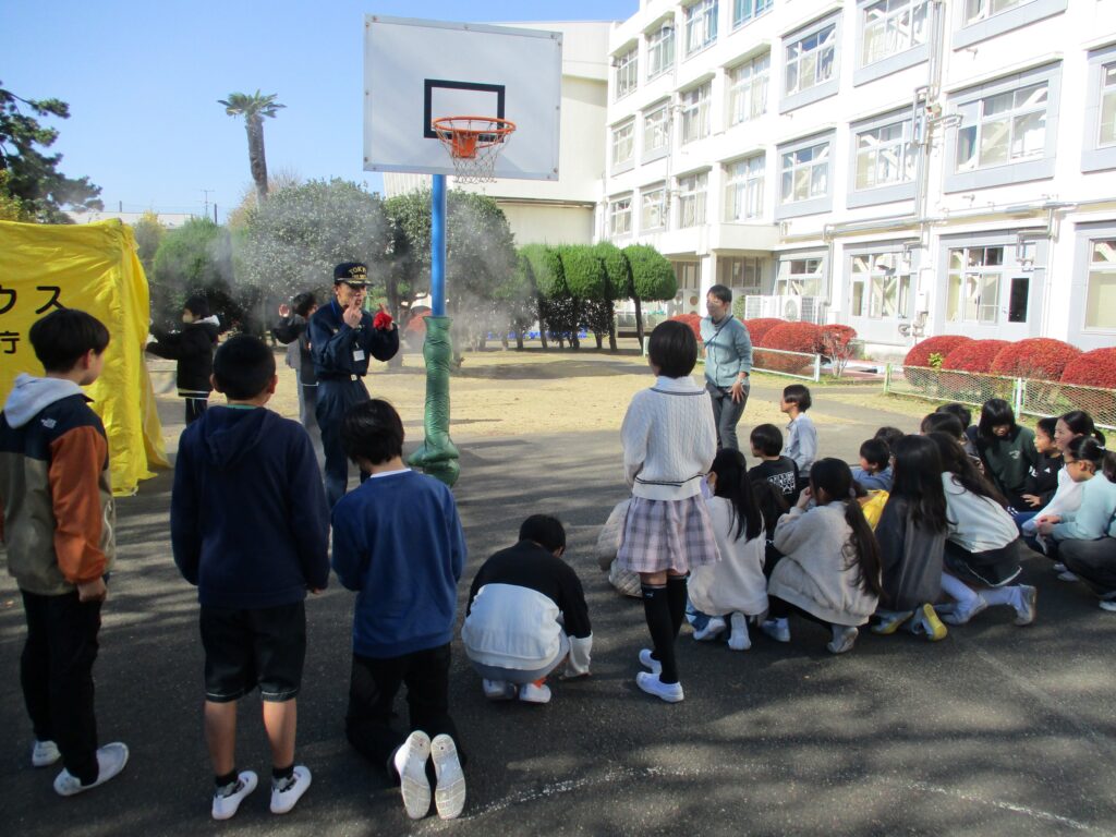 いざという時のために！　～避難訓練・煙体験～