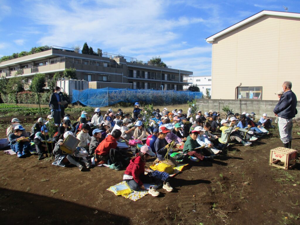 ぜひ新鮮な旬の野菜を食べてみませんか？　～３年　農家見学～　