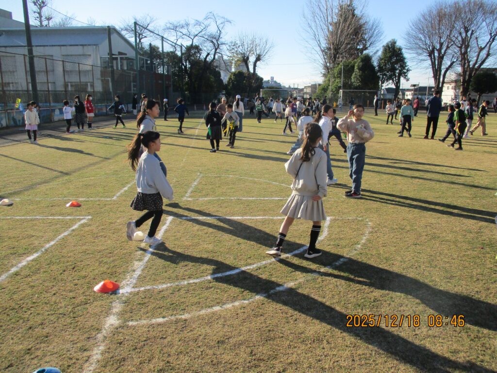 ６年生と遊べるのも、あと少しです！　～たてわり班遊び～