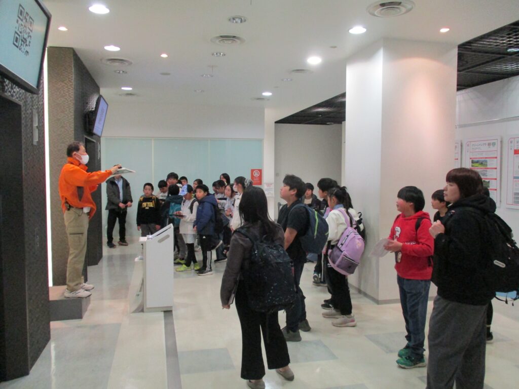 備えあれば憂いなし　～５年　社会科見学～