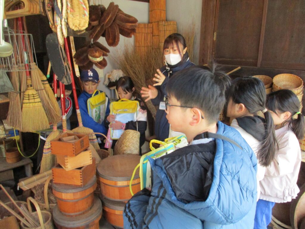 仲良し３年生！　～たてもの園見学～