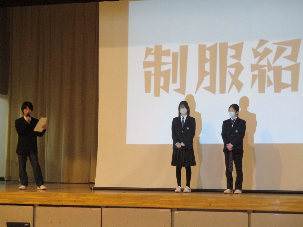 卒業生、大活躍です！　～中学校訪問～